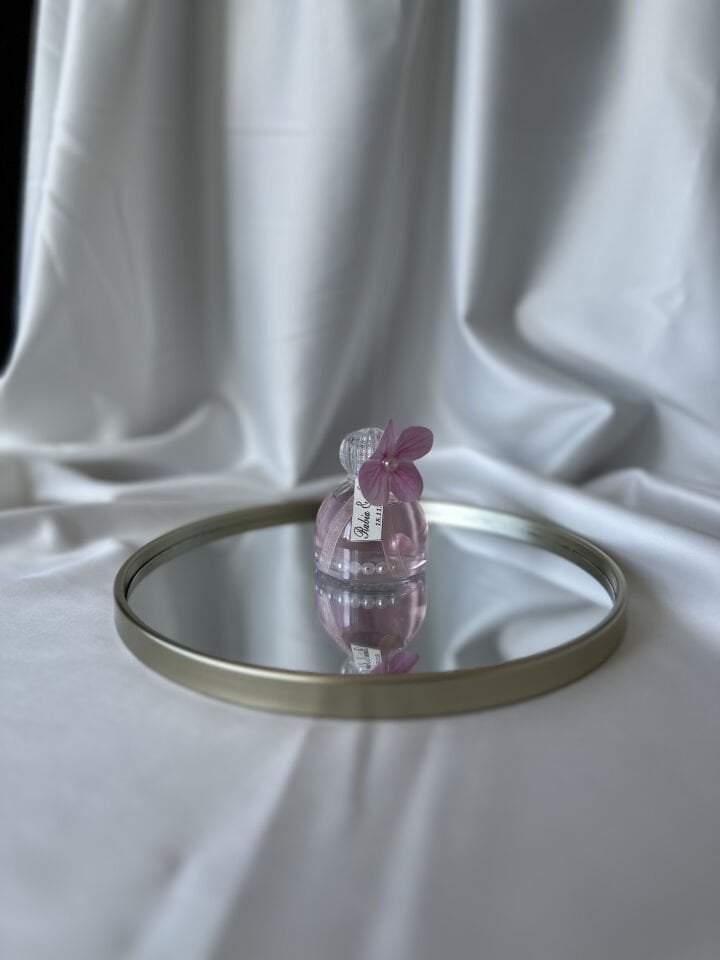 Islak Ortanca Çiçekli İncili Kolonya Şişesi