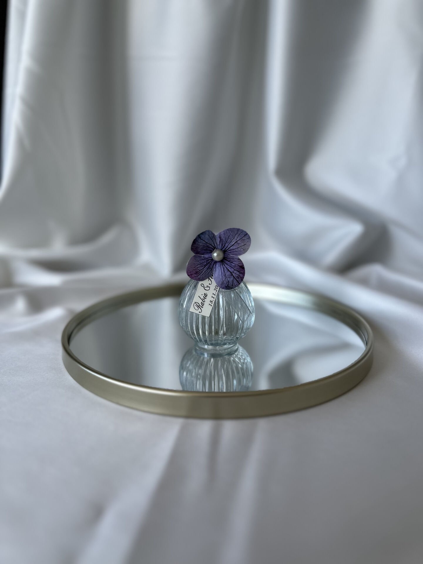 Islak Ortanca Çiçekli Kolonya Şişesi