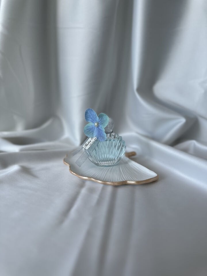 Islak Ortanca Çiçekli İstiridye Kolonya Şişesi