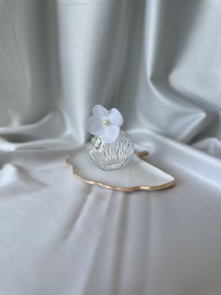 Islak Ortanca Çiçekli İstiridye Kolonya Şişesi