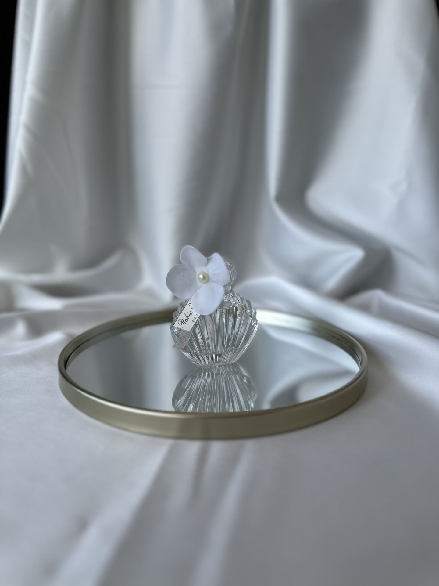 Islak Ortanca Çiçekli İstiridye Kolonya Şişesi