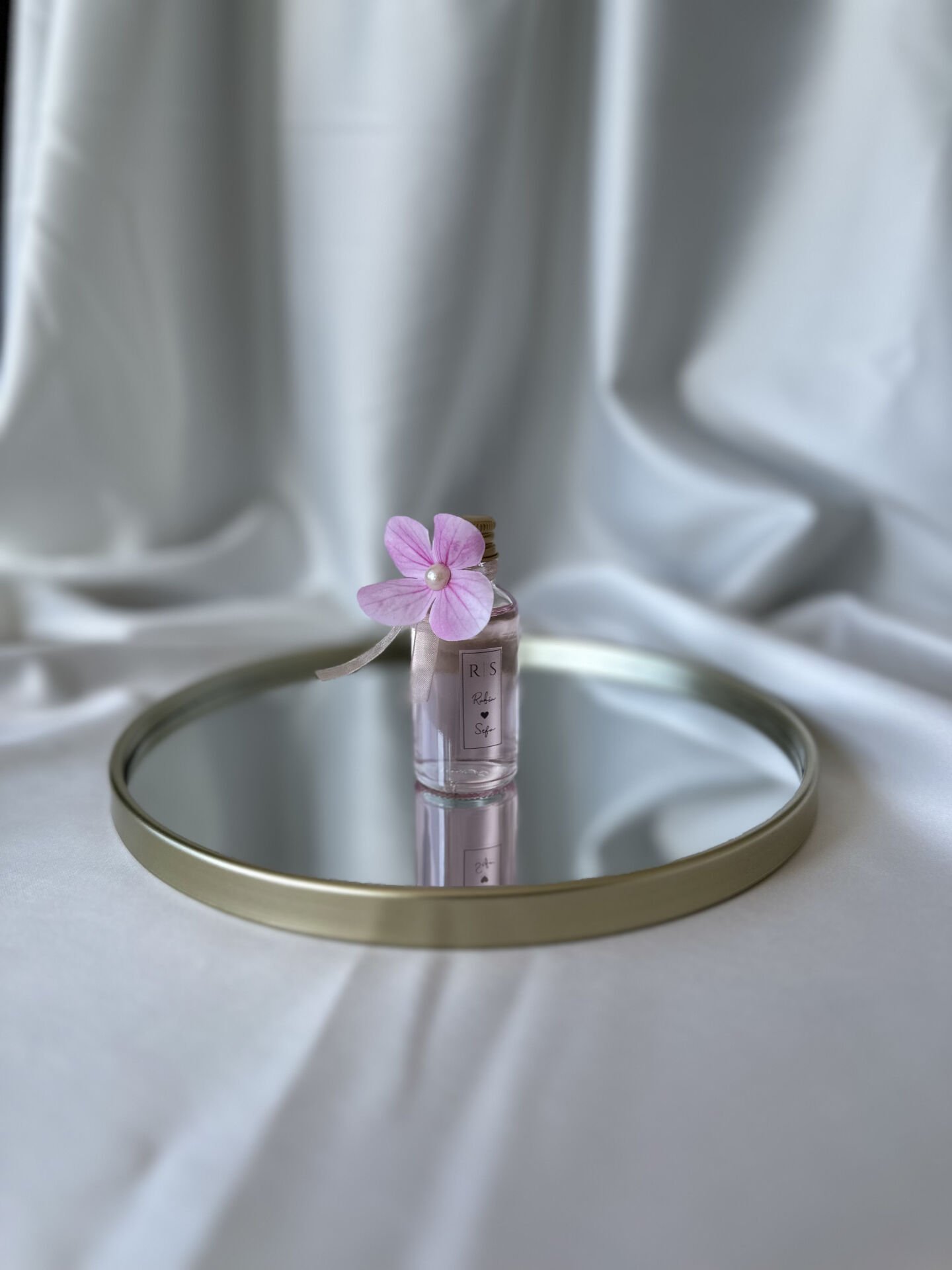 Islak Ortanca Çiçekli Kolonya Şişesi