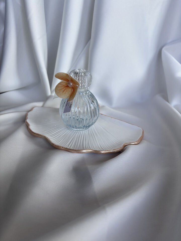 Islak Ortanca Çiçekli Kolonya Şişesi