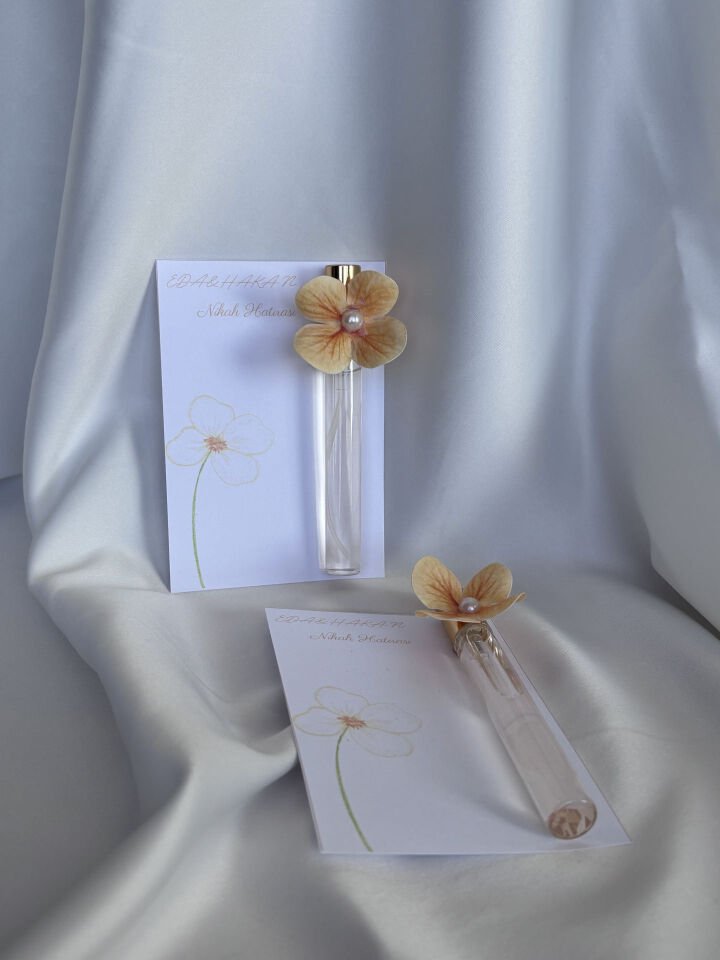 Islak Ortanca Çiçekli Sprey Kolonya Şişesi