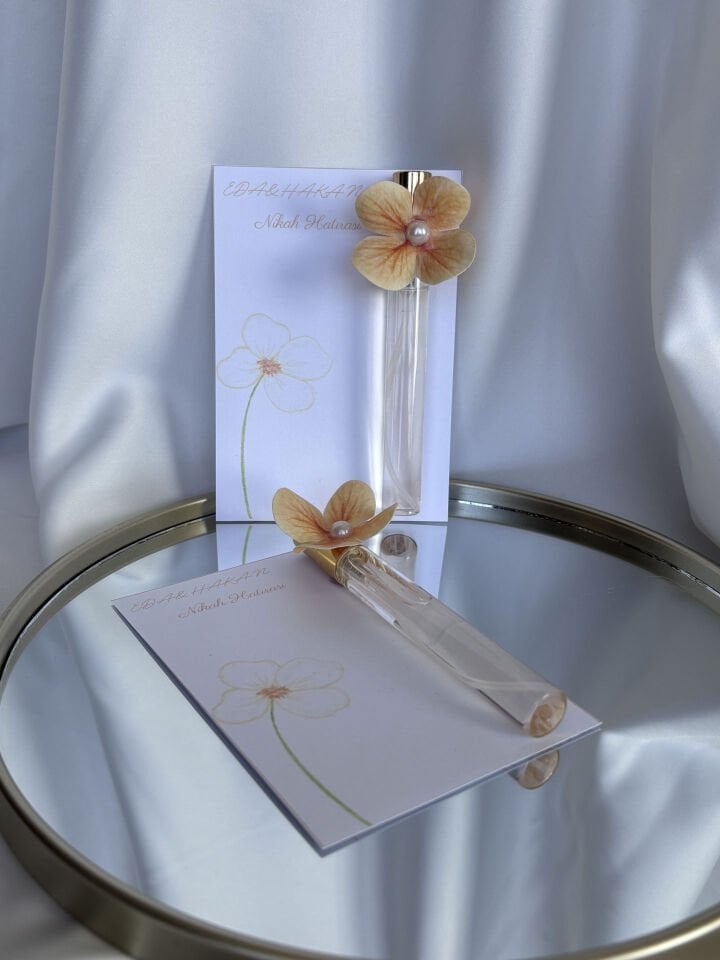 Islak Ortanca Çiçekli Sprey Kolonya Şişesi