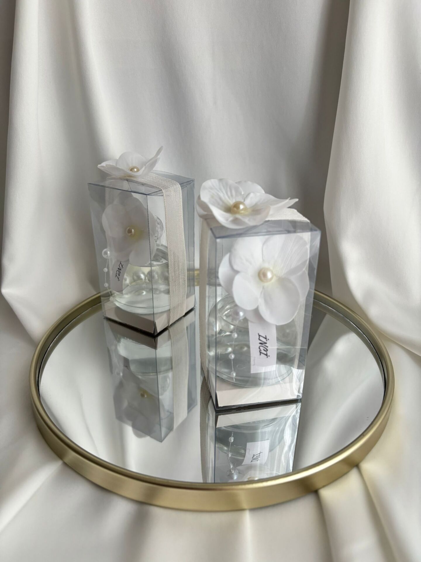 İnci Detaylı Ortanca Çiçekli Cam Kolonya Şişesi-Nikah,Nişan Hediyeliği